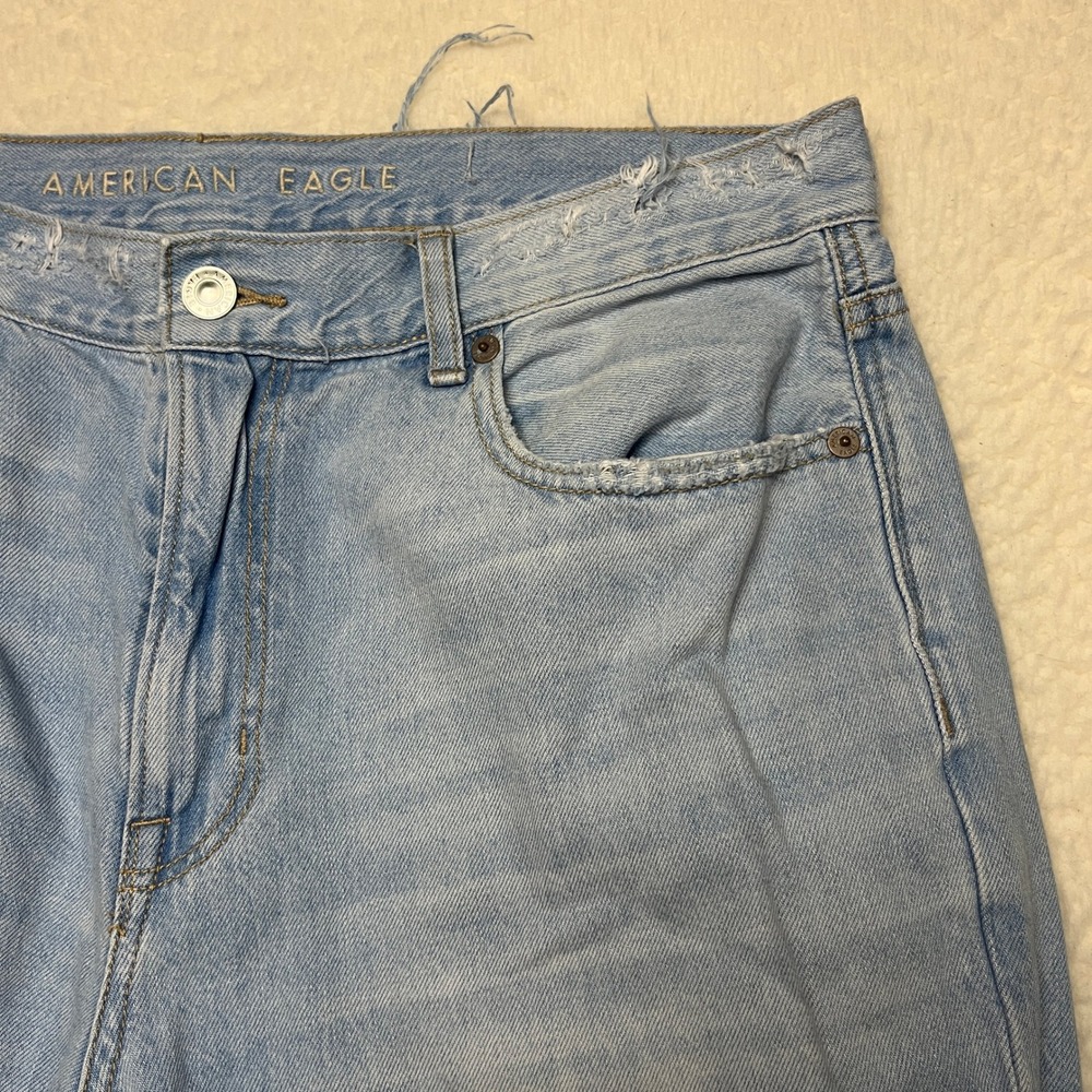 American Eagle Jeans Womens 12 Light Blue Mom Straight Jean Distressed High Rise